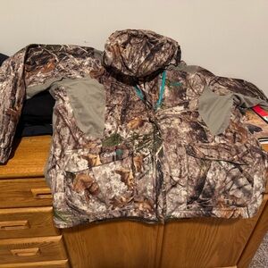 Cabela's women’s outfit her Camouflage Puffer Jacket